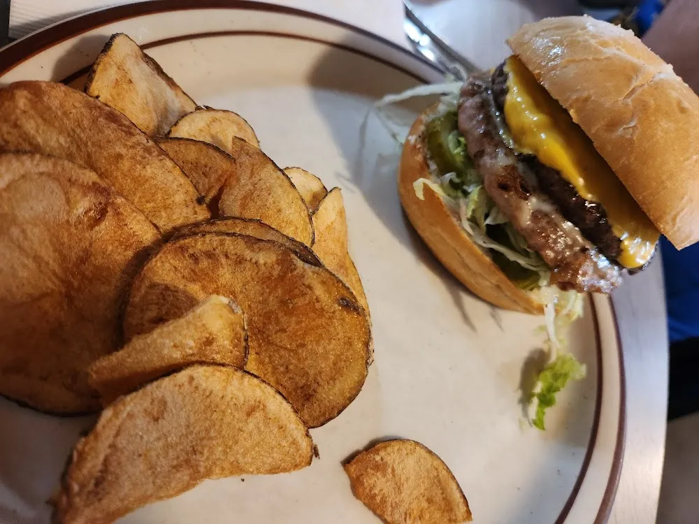 Cheeseburger and Chips
